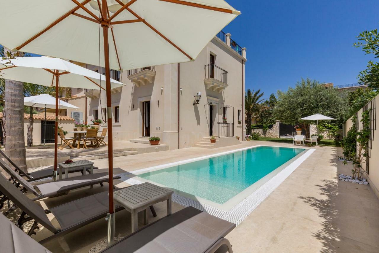 Villa Raphael Avola Eksteriør billede