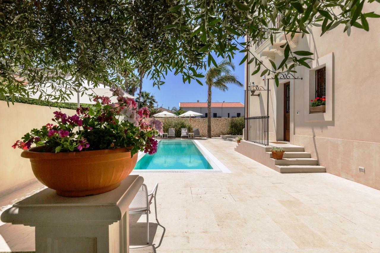 Villa Raphael Avola Eksteriør billede